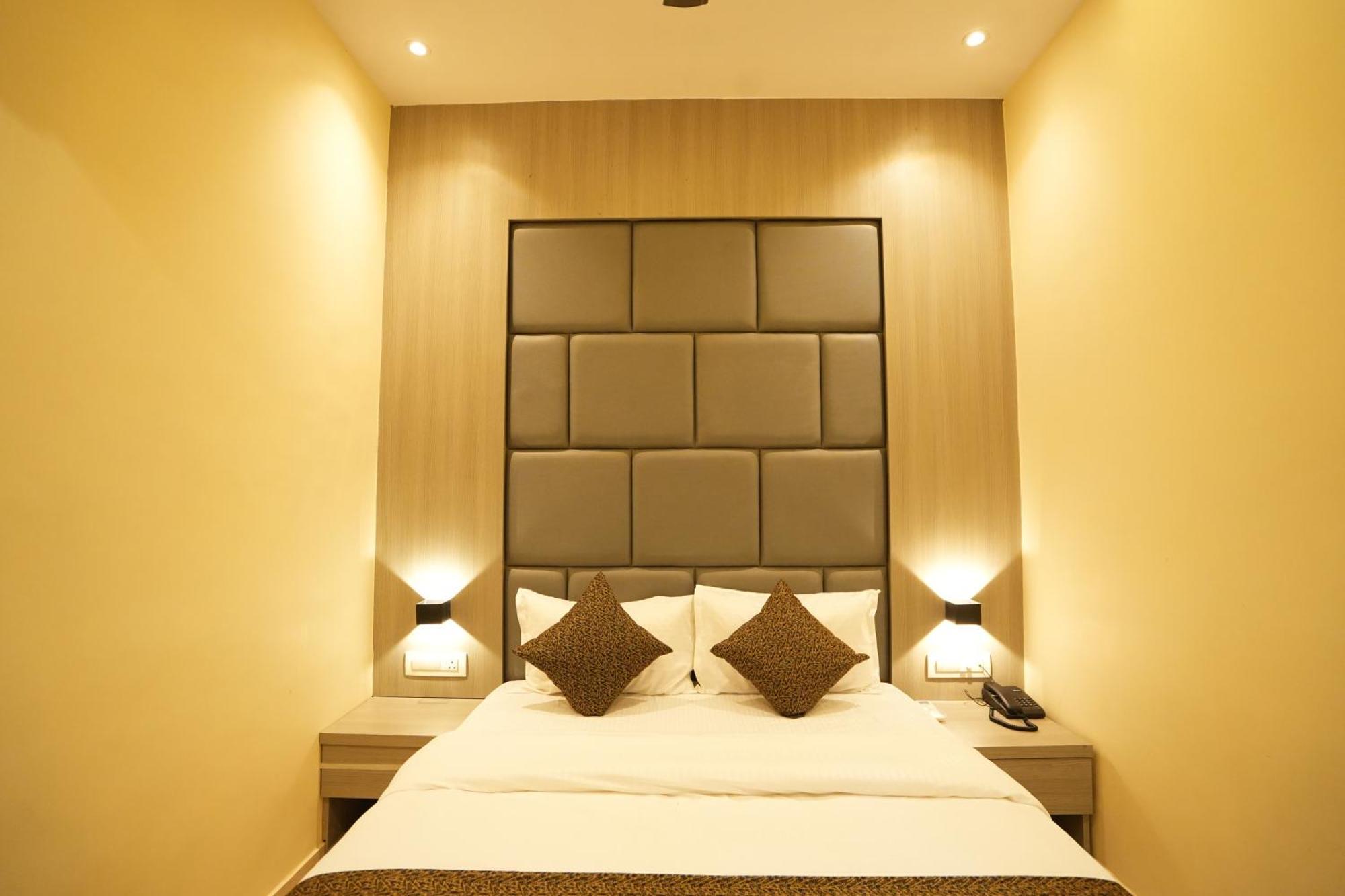 Hotel Boston Mumbai Exterior photo