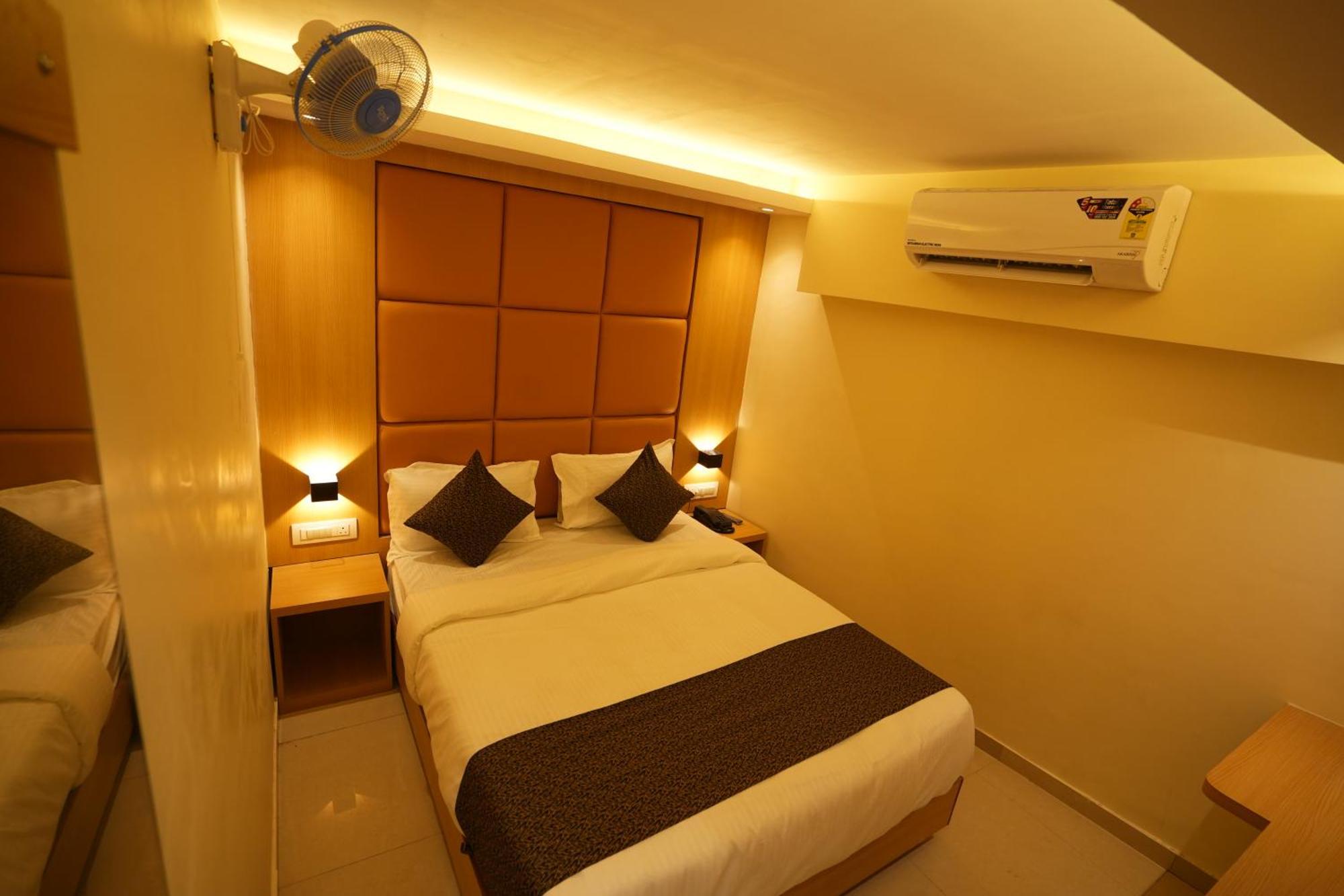 Hotel Boston Mumbai Exterior photo