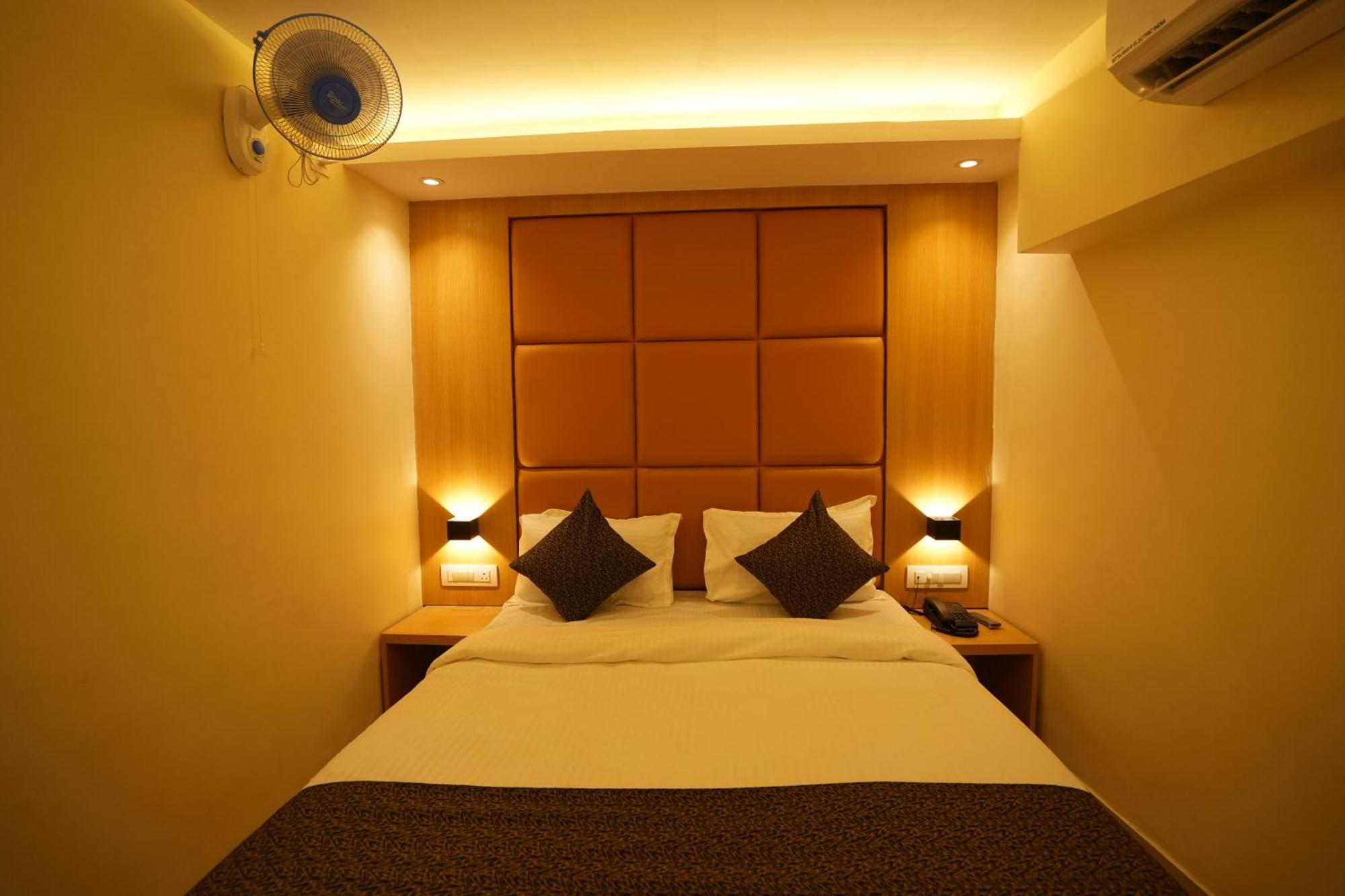 Hotel Boston Mumbai Exterior photo