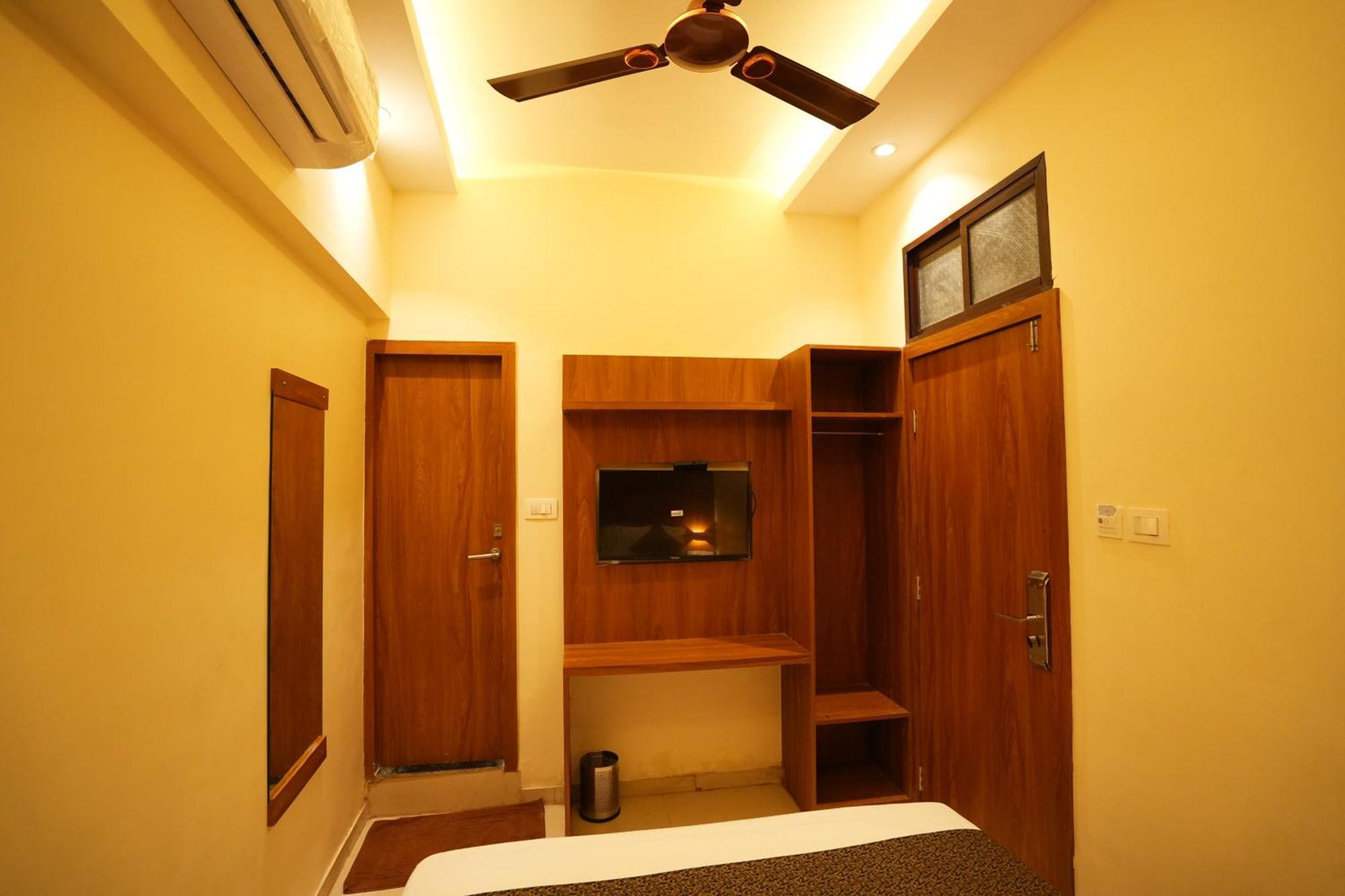 Hotel Boston Mumbai Exterior photo