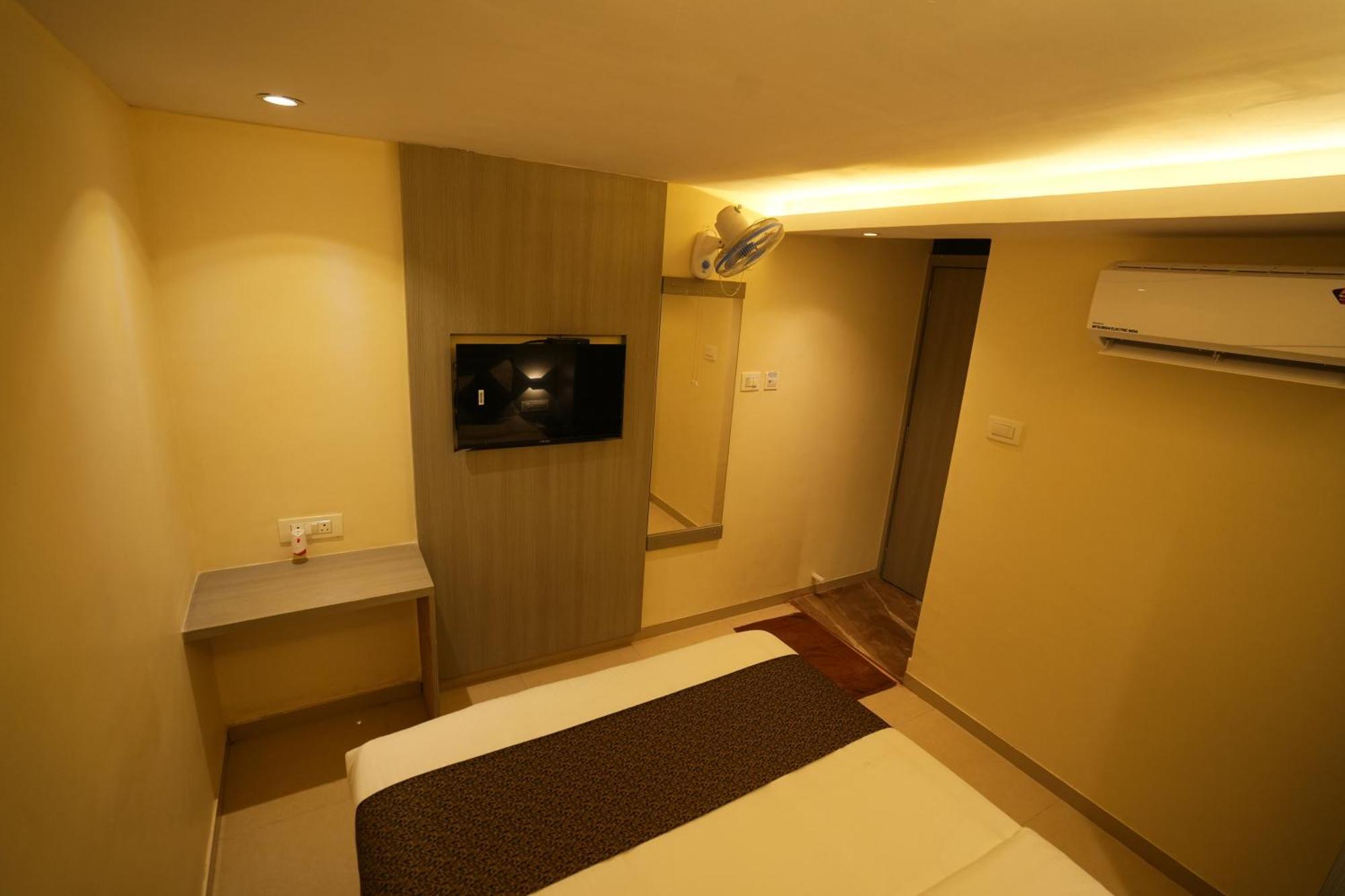 Hotel Boston Mumbai Exterior photo