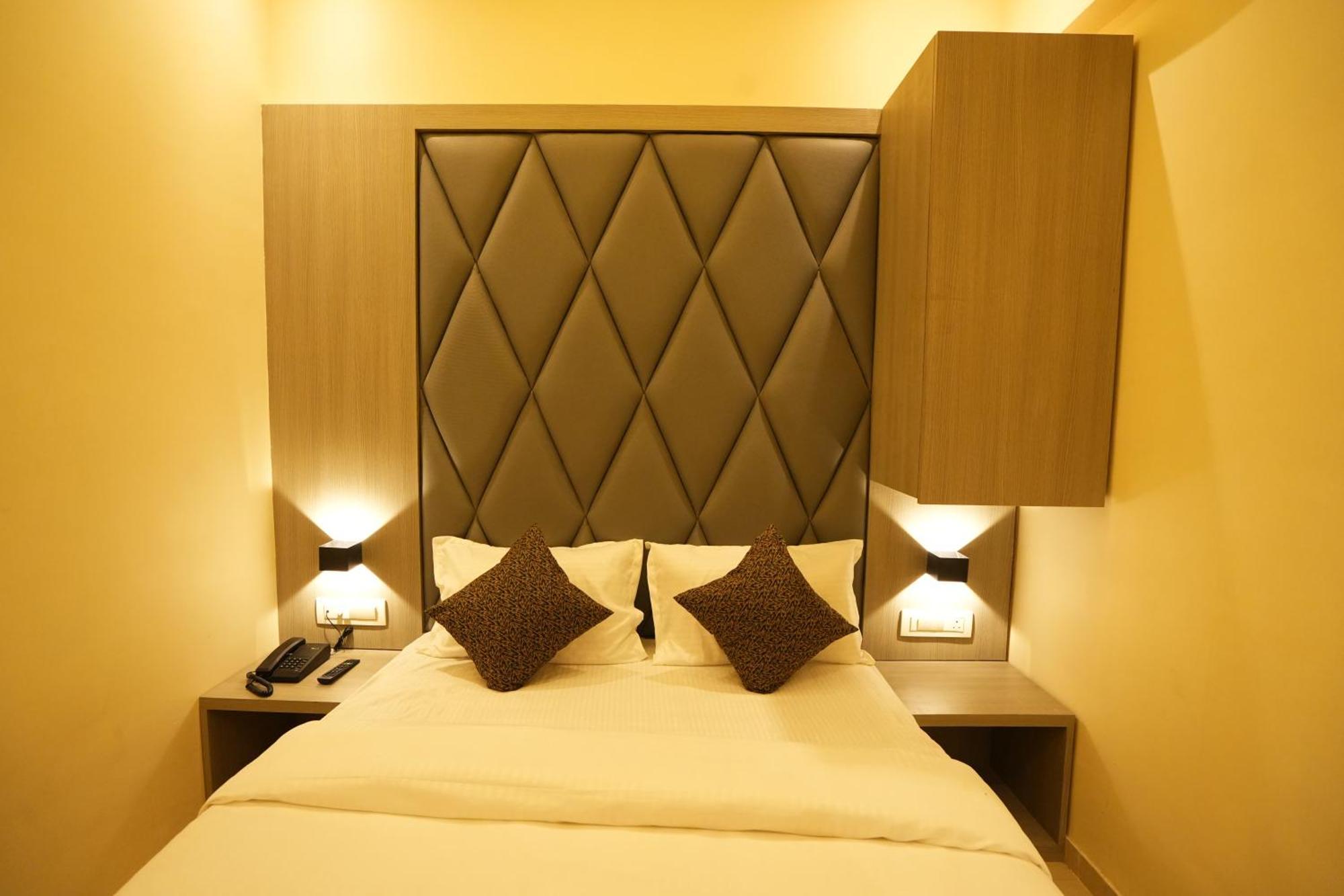 Hotel Boston Mumbai Exterior photo
